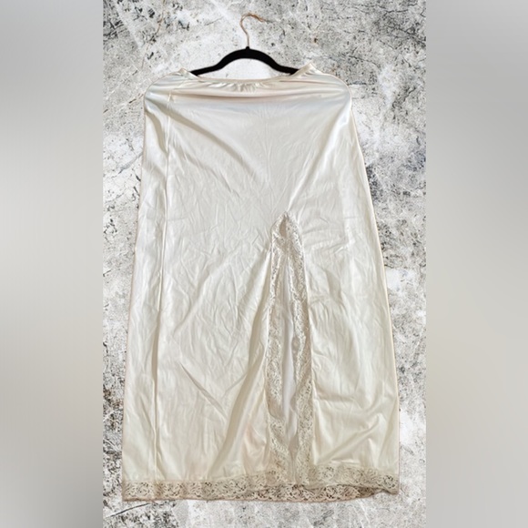 Vintage Calf-Length Slip - Picture 3 of 6